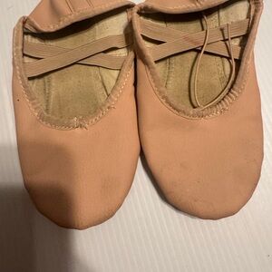 Children's Ballet Slippers in Peach